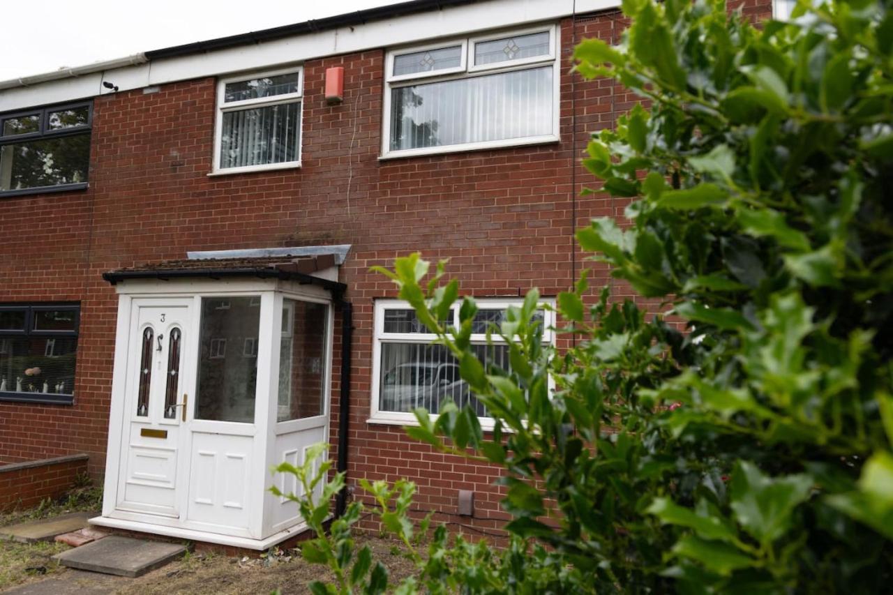 3 Bed Home Sleeps 8 People Located 1 Min From Train Stop - Otley Terrace Oldham Exterior photo