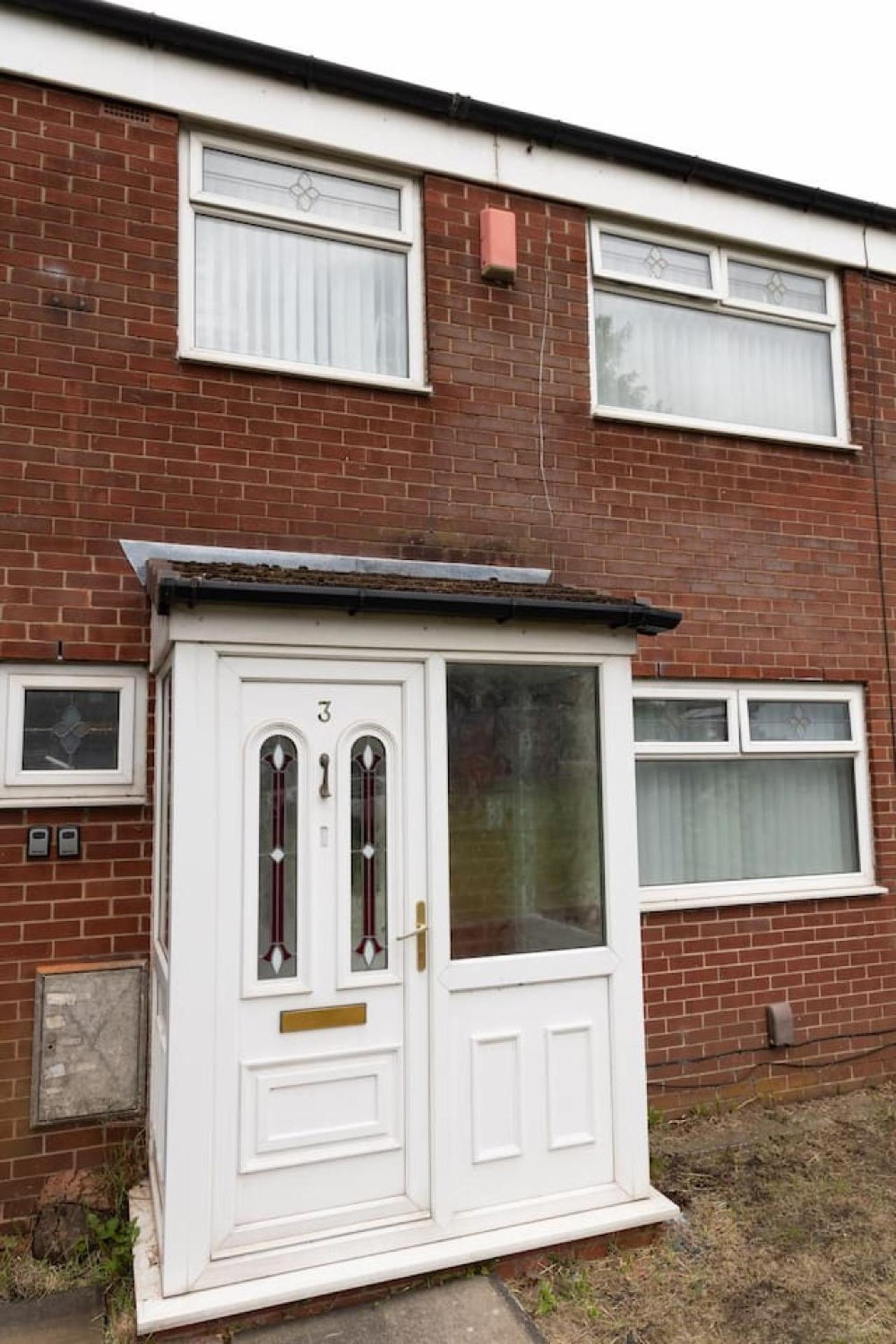 3 Bed Home Sleeps 8 People Located 1 Min From Train Stop - Otley Terrace Oldham Exterior photo