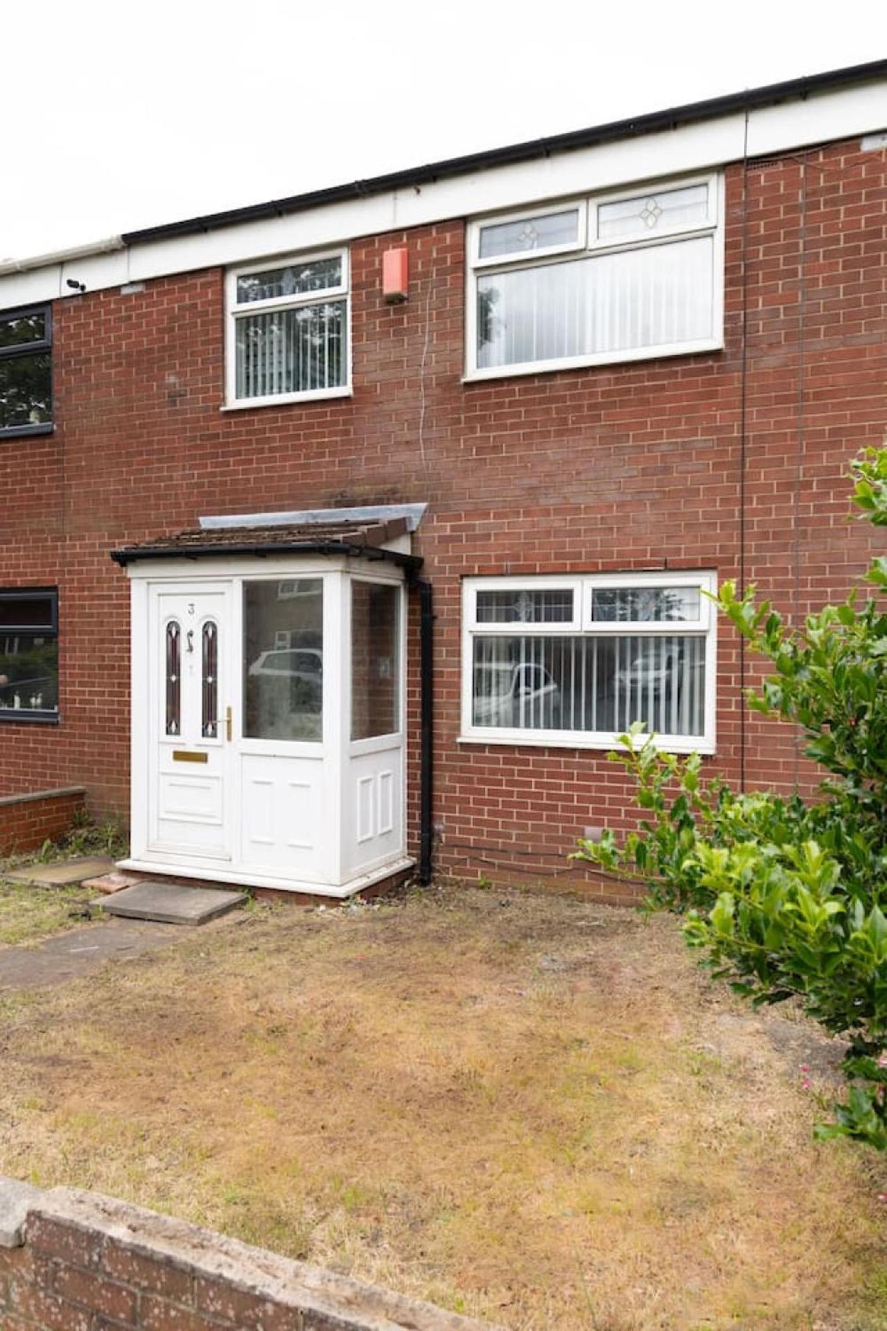 3 Bed Home Sleeps 8 People Located 1 Min From Train Stop - Otley Terrace Oldham Exterior photo